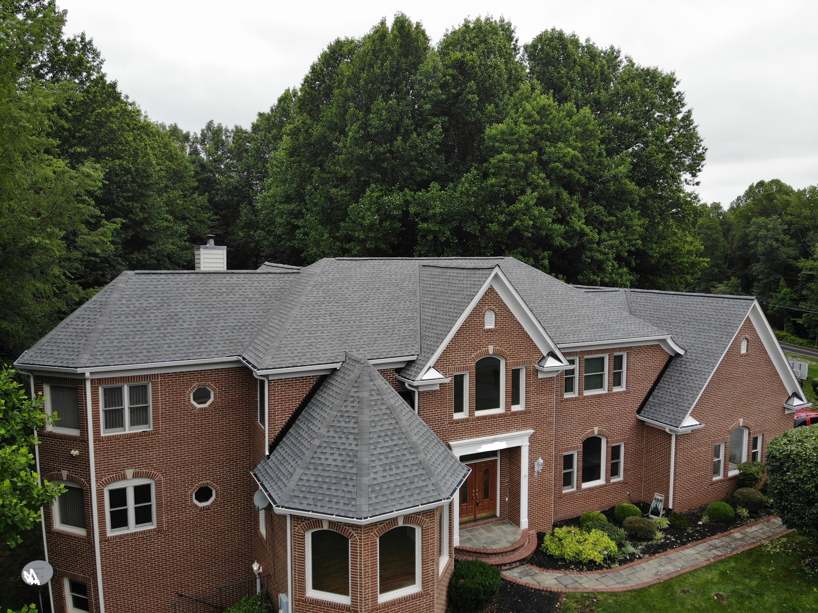 A finished New Sunrise roof on a brick home in Northern Virginia